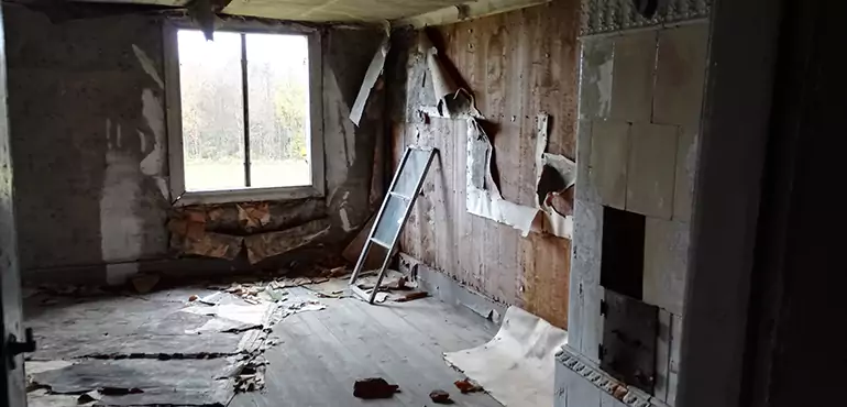 Why Selling a Distressed House Through Traditional Methods Fails in Pasadena